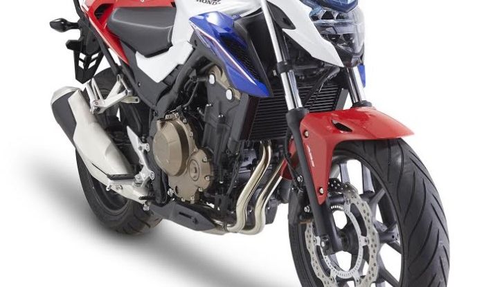 Givi presenta il set di accessori per Honda CB500F: il cupolino si illumina - Foto 4 di 5