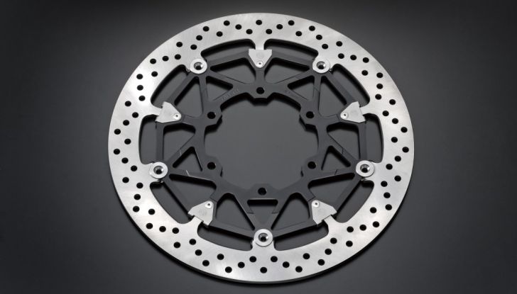 Nuova Suzuki GSX-R 1000 2017 in versione base ed R - Foto 12 di 43