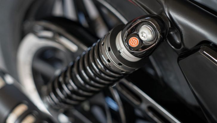 QJ Motor SRV300: ecco come sarà la simil Harley orientale - Foto 5 di 13