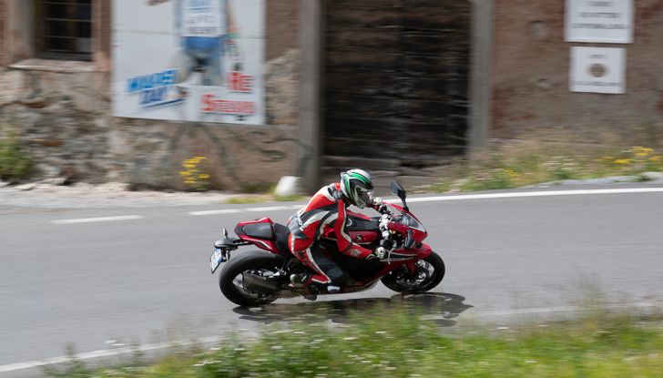 Test Ride Honda CBR 1000RR Fireblade 2018: veloce, facile e tecnologica - Foto 12 di 17