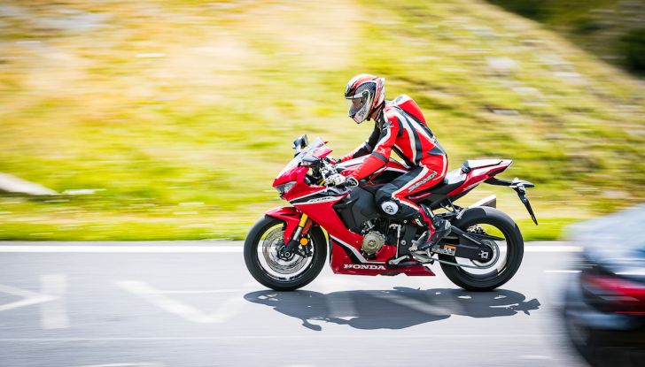Test Ride Honda CBR 1000RR Fireblade 2018: veloce, facile e tecnologica - Foto 10 di 17
