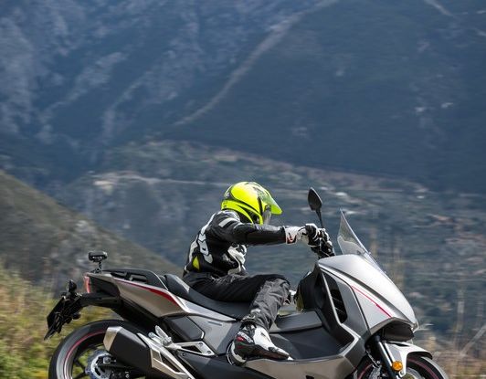 Prova su strada: nuovo Integra 750 2016, Emozioni tra moto e scooter - Foto 18 di 43