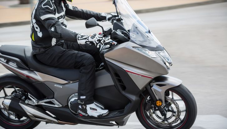 Prova su strada: nuovo Integra 750 2016, Emozioni tra moto e scooter - Foto 20 di 43