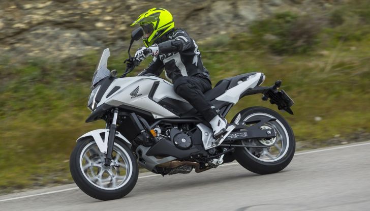 Honda NC750X 2016, La nostra prova su strada - Foto 2 di 32