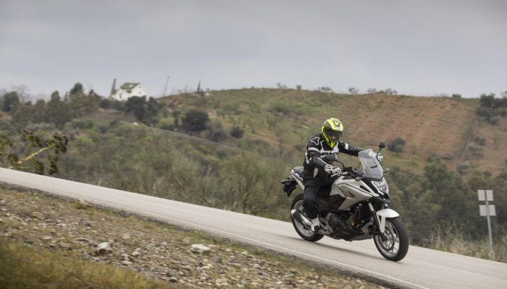 Honda NC750X 2016, La nostra prova su strada - Foto 30 di 32