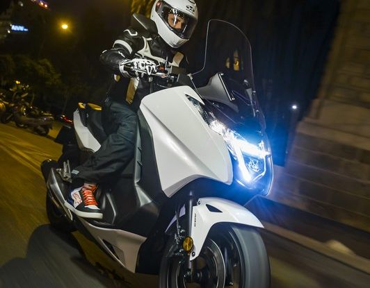 Prova su strada: nuovo Integra 750 2016, Emozioni tra moto e scooter - Foto 26 di 43