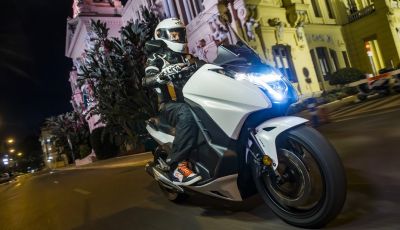 Prova su strada: nuovo Integra 750 2016, Emozioni tra moto e scooter