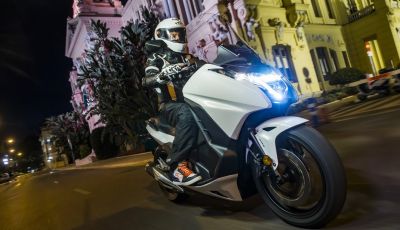 Prova su strada: nuovo Integra 750 2016, Emozioni tra moto e scooter