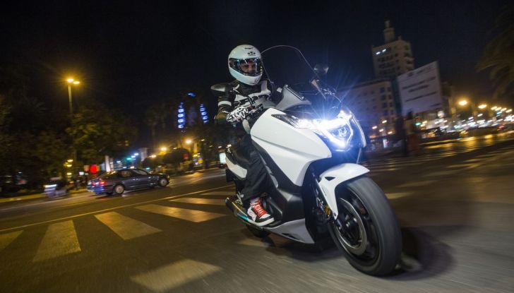 Prova su strada: nuovo Integra 750 2016, Emozioni tra moto e scooter - Foto 33 di 43