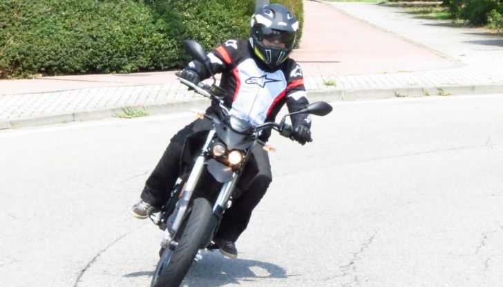 Prova su strada: Zero Motorcycles FXS 11 kW: la “125” elettrica - Foto 18 di 37