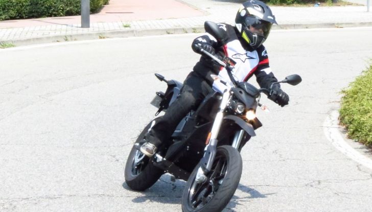 Prova su strada: Zero Motorcycles FXS 11 kW: la “125” elettrica - Foto 19 di 37