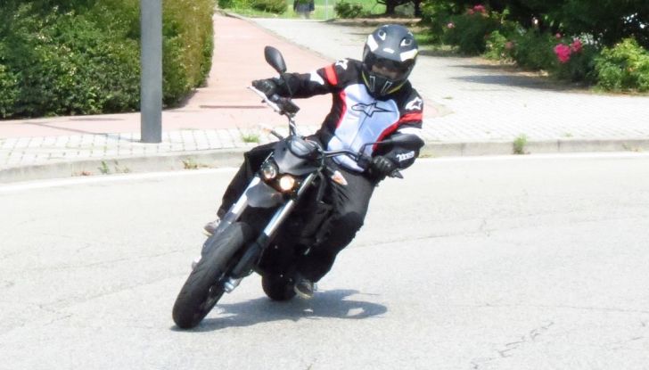 Prova su strada: Zero Motorcycles FXS 11 kW: la “125” elettrica - Foto 20 di 37