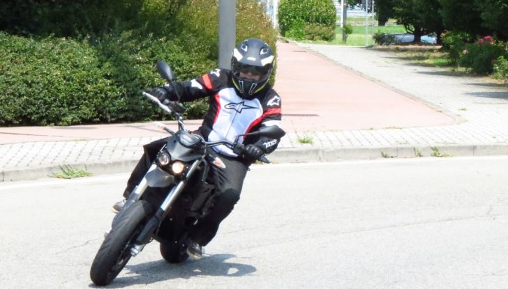 Prova su strada: Zero Motorcycles FXS 11 kW: la “125” elettrica - Foto 21 di 37