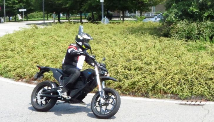 Prova su strada: Zero Motorcycles FXS 11 kW: la “125” elettrica - Foto 22 di 37