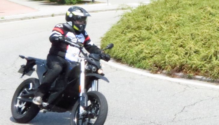 Prova su strada: Zero Motorcycles FXS 11 kW: la “125” elettrica - Foto 23 di 37