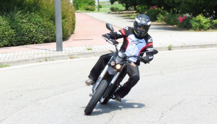 Prova su strada: Zero Motorcycles FXS 11 kW: la “125” elettrica - Foto 25 di 37