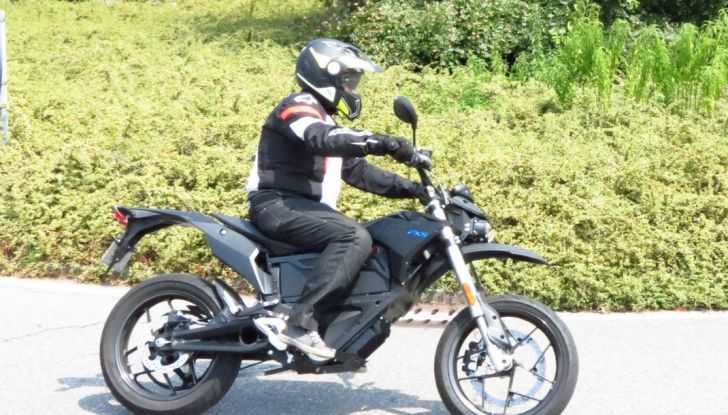 Prova su strada: Zero Motorcycles FXS 11 kW: la “125” elettrica - Foto 26 di 37