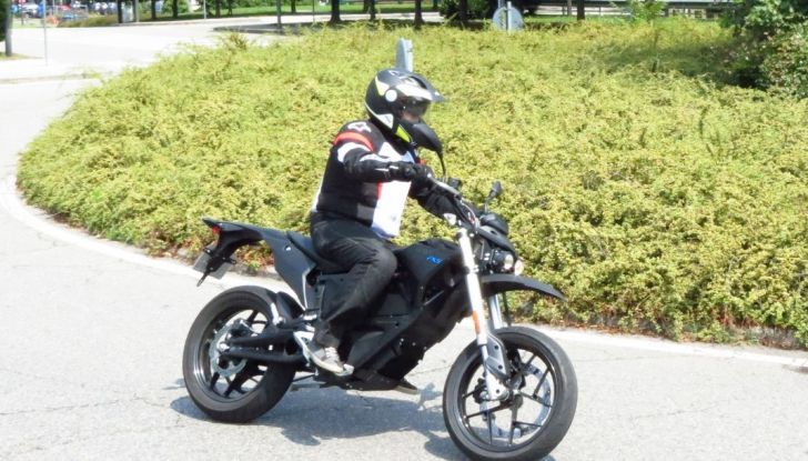 Prova su strada: Zero Motorcycles FXS 11 kW: la “125” elettrica - Foto 27 di 37
