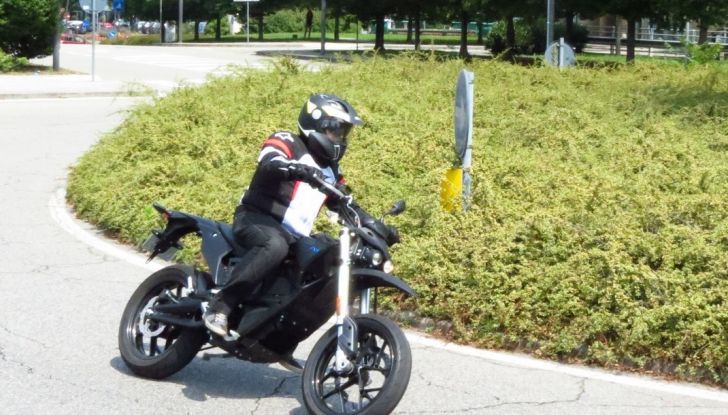 Prova su strada: Zero Motorcycles FXS 11 kW: la “125” elettrica - Foto 30 di 37