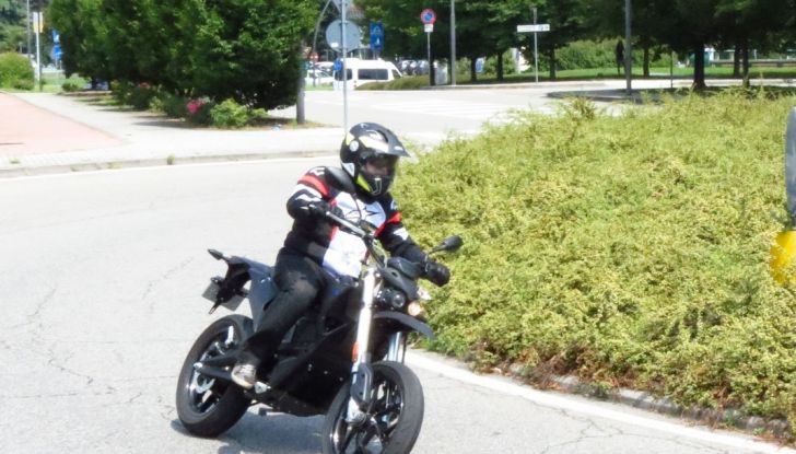 Prova su strada: Zero Motorcycles FXS 11 kW: la “125” elettrica - Foto 31 di 37