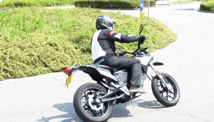 Prova su strada: Zero Motorcycles FXS 11 kW: la “125” elettrica - Foto 33 di 37