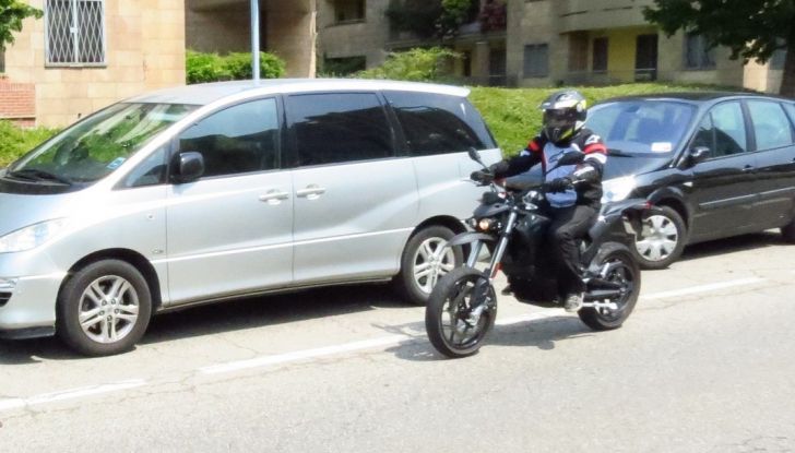 Prova su strada: Zero Motorcycles FXS 11 kW: la “125” elettrica - Foto 34 di 37