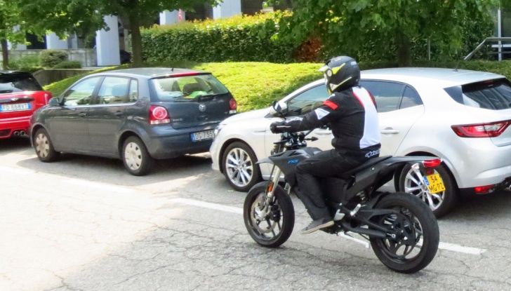 Prova su strada: Zero Motorcycles FXS 11 kW: la “125” elettrica - Foto 35 di 37
