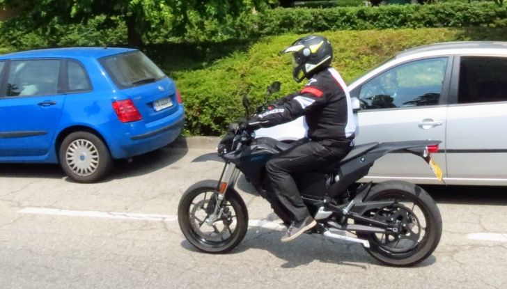 Prova su strada: Zero Motorcycles FXS 11 kW: la “125” elettrica - Foto 36 di 37