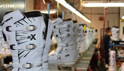 Stivali Forma Boots: Dentro il reparto di produzione