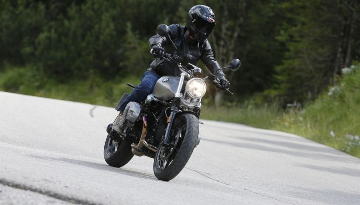 Prova della nuova BMW nineT Scrambler: due ruote selvaggia! - Foto 17 di 22
