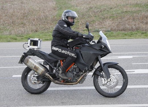 KTM Adventure 1200: foto spia della futura turistica di Mattighofen