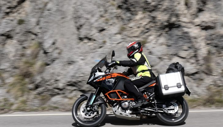 KTM 1050 Adventure: Prova su strada, prestazioni e prezzo - Foto 38 di 48