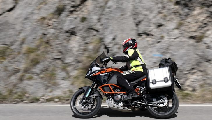 KTM 1050 Adventure: Prova su strada, prestazioni e prezzo - Foto 13 di 48