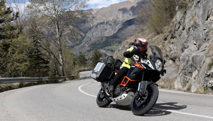 KTM 1050 Adventure: Prova su strada, prestazioni e prezzo - Foto 42 di 48