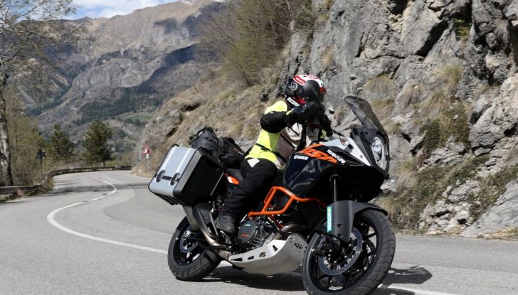 KTM 1050 Adventure: Prova su strada, prestazioni e prezzo - Foto 43 di 48