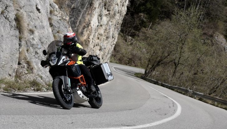 KTM 1050 Adventure: Prova su strada, prestazioni e prezzo - Foto 10 di 48
