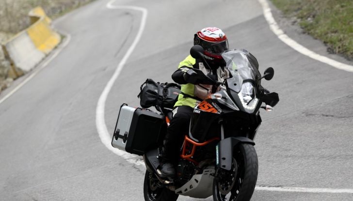 KTM 1050 Adventure: Prova su strada, prestazioni e prezzo - Foto 3 di 48