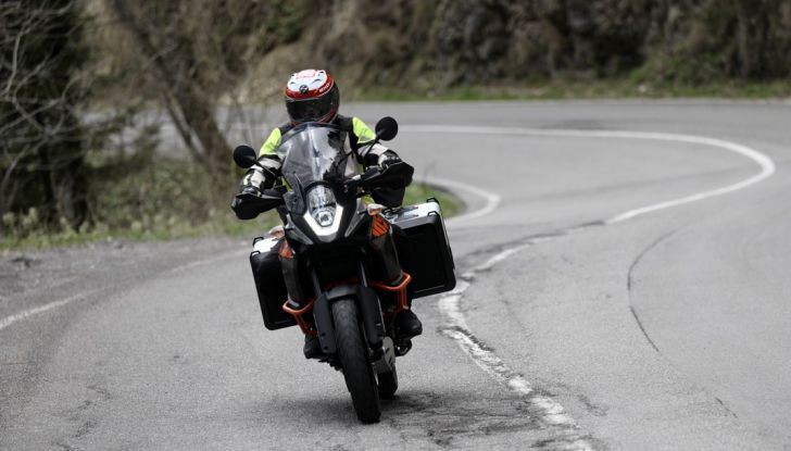 KTM 1050 Adventure: Prova su strada, prestazioni e prezzo - Foto 2 di 48