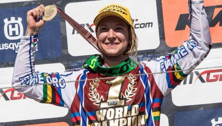 [VIDEO] Kiara Fontanesi, 6 volte iridata WMX, guida la Lamborghini Urus - Foto 3 di 6