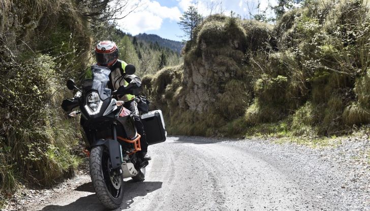 KTM 1050 Adventure: Prova su strada, prestazioni e prezzo - Foto 1 di 48