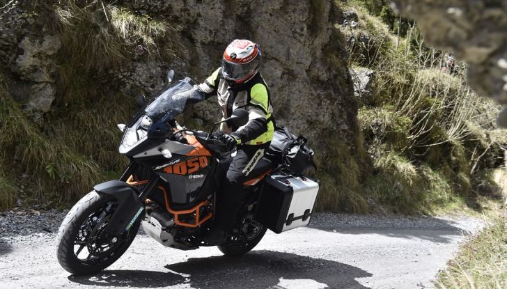 KTM 1050 Adventure: Prova su strada, prestazioni e prezzo - Foto 14 di 48