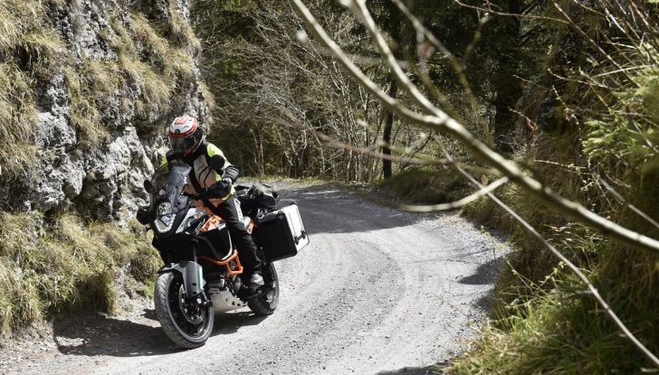KTM 1050 Adventure: Prova su strada, prestazioni e prezzo - Foto 17 di 48