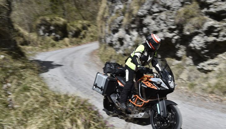 KTM 1050 Adventure: Prova su strada, prestazioni e prezzo - Foto 22 di 48