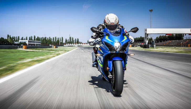 Prova in pista Suzuki GSX-R 1000 2017: il Ritorno del Re - Foto 8 di 24