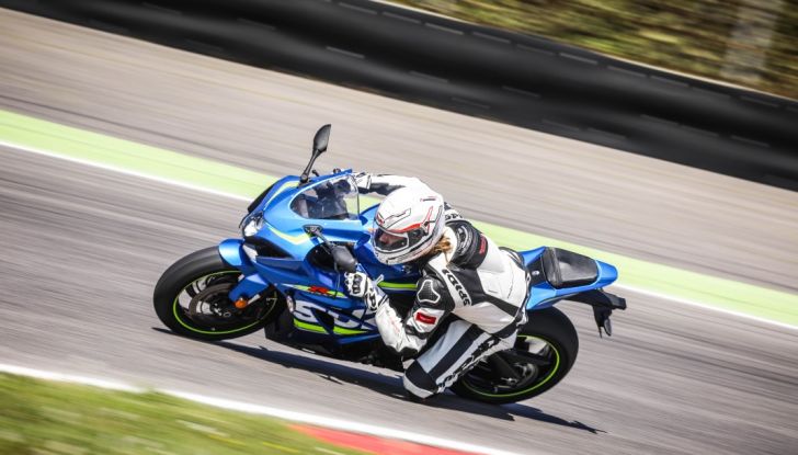 Prova in pista Suzuki GSX-R 1000 2017: il Ritorno del Re - Foto 3 di 24