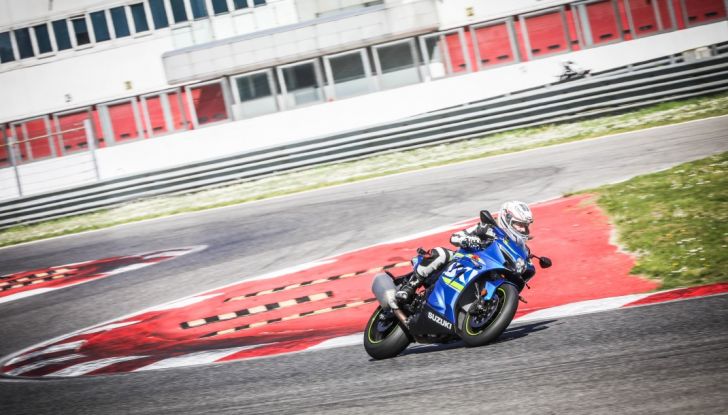 Prova in pista Suzuki GSX-R 1000 2017: il Ritorno del Re - Foto 5 di 24