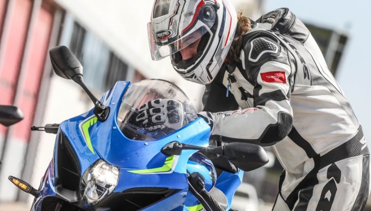 Prova in pista Suzuki GSX-R 1000 2017: il Ritorno del Re - Foto 12 di 24