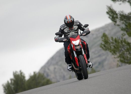 Nuova Ducati Hypermotard e Hypermotard SP prova su strada