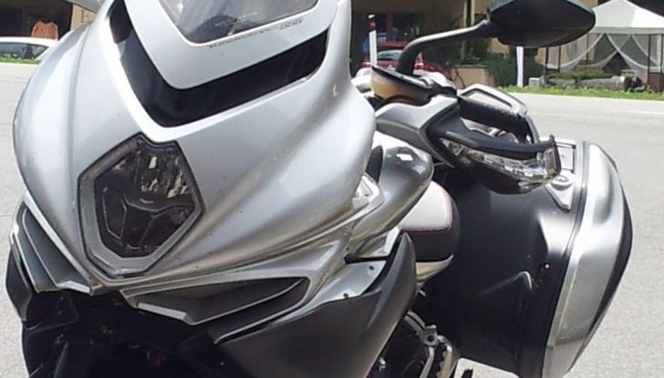 MV Agusta Turismo Veloce: la prova su strada - Foto 7 di 44