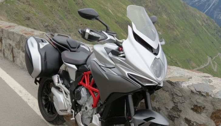 MV Agusta Turismo Veloce: la prova su strada - Foto 1 di 44